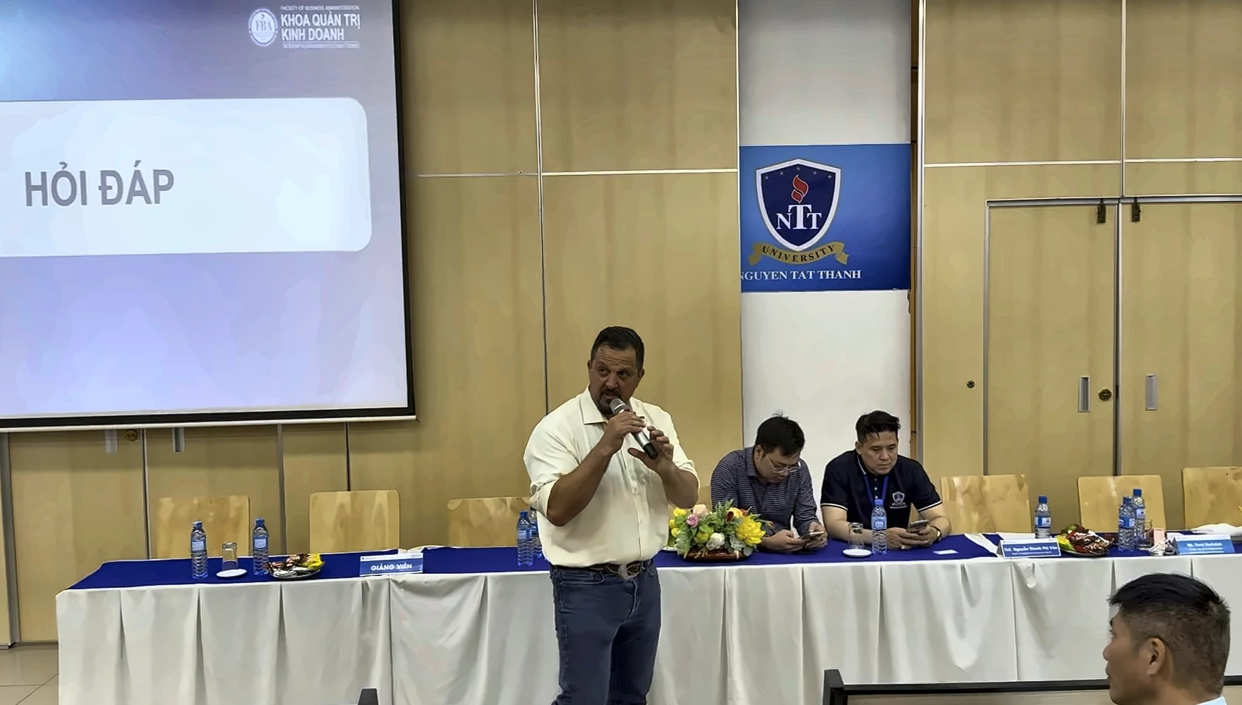 Tony Kurtulan delivering a sales keynote at Nguyen Tat Thanh University in Vietnam